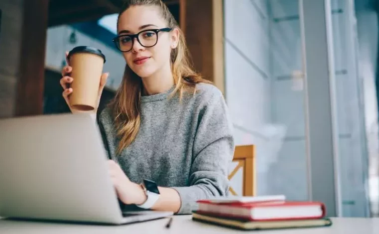 Trabalhe de casa Recebendo R$ 2.000,00 por mês com Atendimento ao Cliente Online